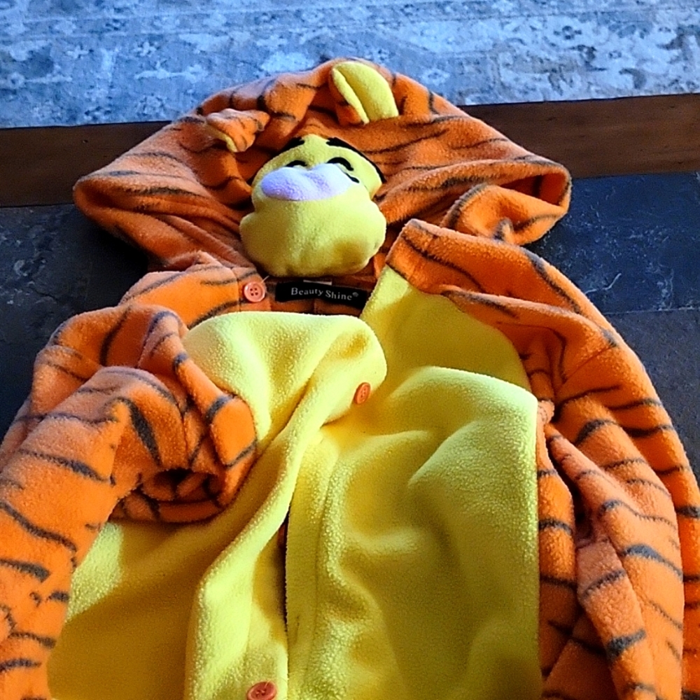 Beauty shine Tiger costume. Size youth large